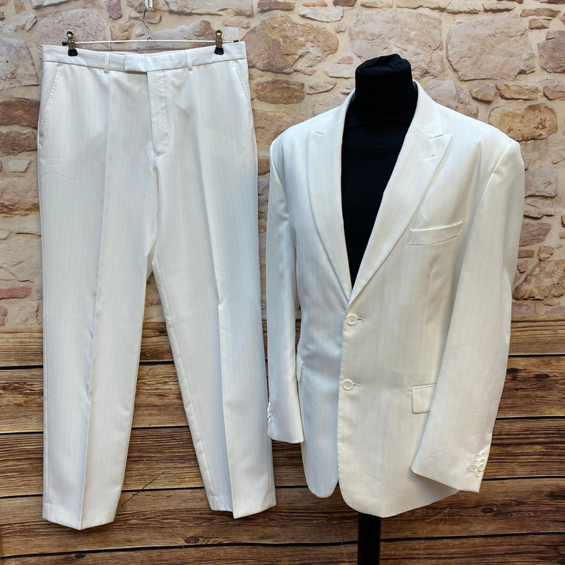 „Herrenanzug weiß mit Nadelstreifen zweiteilig Sakko und Hose Größe 54 Vorderansicht“