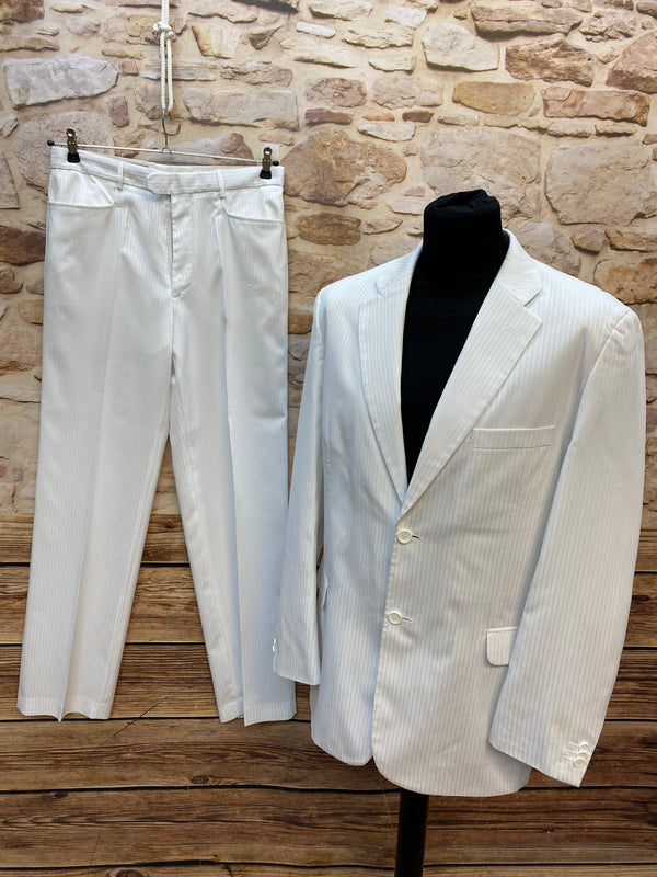 „Herrenanzug weiß mit Nadelstreifen – Vintage Anzug 1970er Jahre“