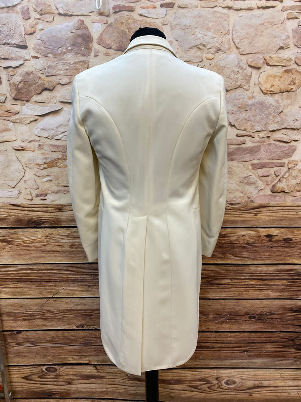 „Herrenfrack creme Cutaway Rückansicht mit Frackschößen klassische Herrenmode Größe 46“