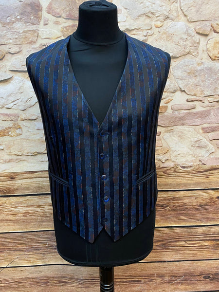 „Herrenweste Größe 52 blau gestreift Vorderansicht“