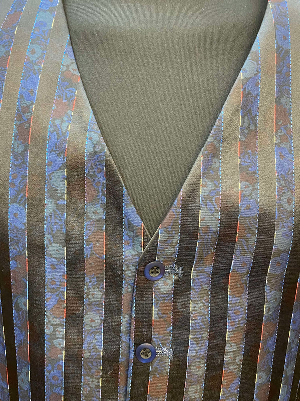 „Detail Herrenweste Streifenmuster blau schwarz“