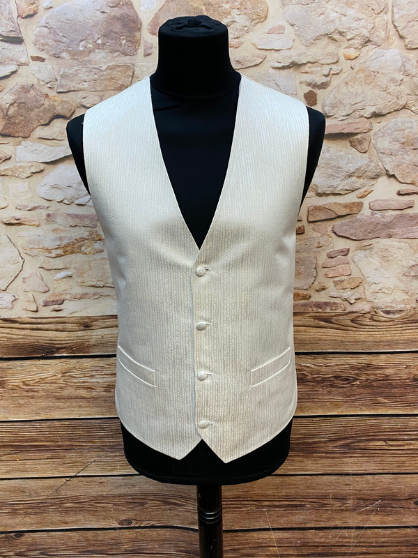 „Herrenweste Größe 98 hell strukturiert Vorderansicht“