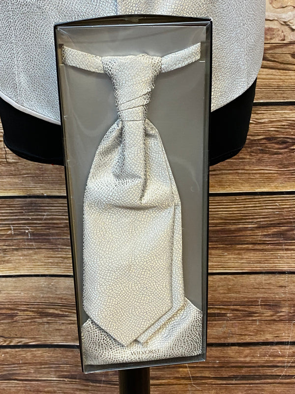 Hochzeitsweste mit Plastron und Einstecktuch von Wilvorst, Gr.106