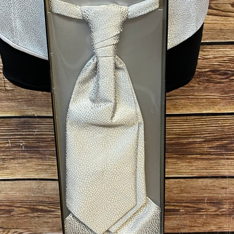 Hochzeitsweste mit Plastron und Einstecktuch von Wilvorst, Gr.106