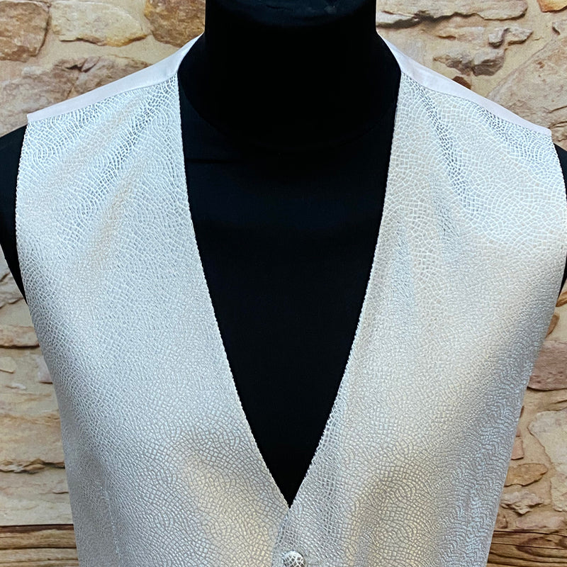 Hochzeitsweste mit Plastron und Einstecktuch von Wilvorst, Gr.106