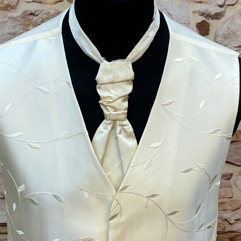 Edle Hochzeitsweste mit Plastron in Creme, Gr.114