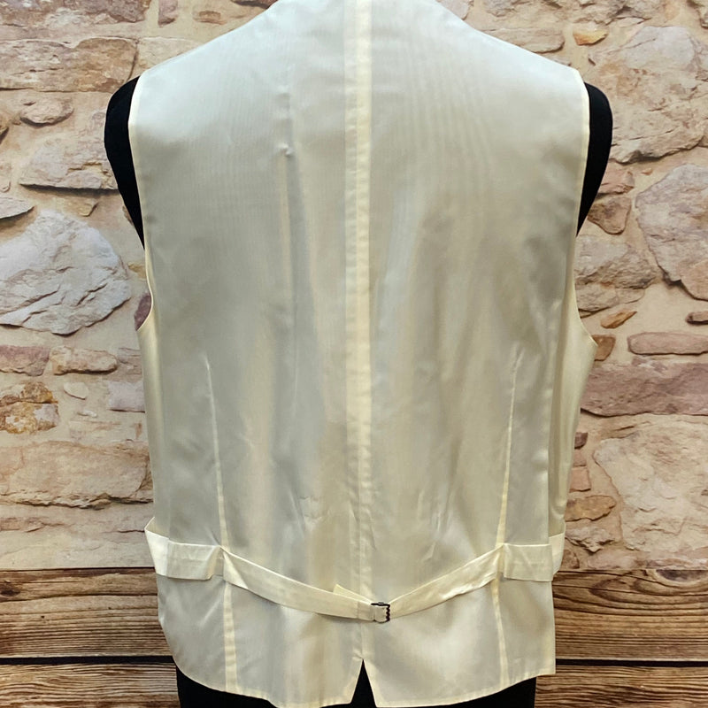 Edle Hochzeitsweste mit Plastron in Creme, Gr.114