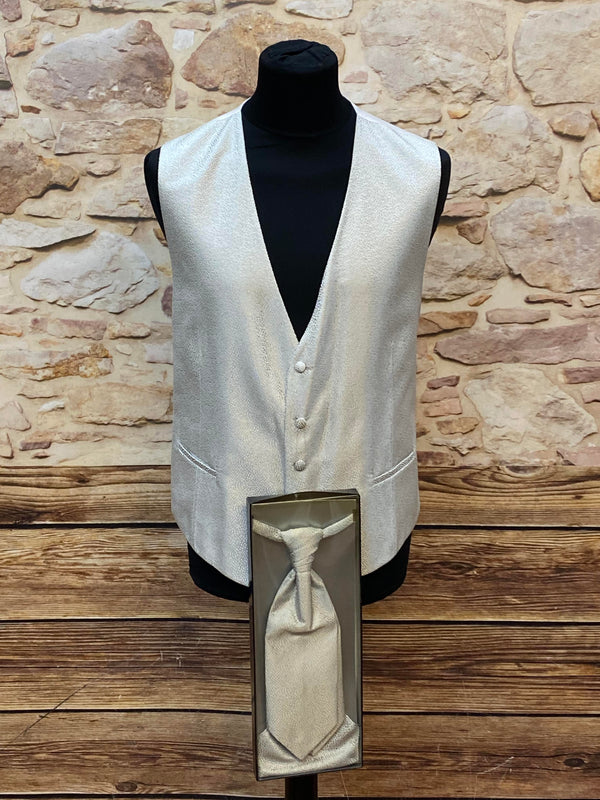 Exklusives 3-teiliges Hochzeitswesten-Set von Wilvorst in Elfenbein, Größe 58