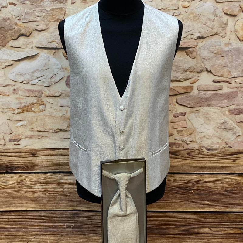 Exklusives 3-teiliges Hochzeitswesten-Set von Wilvorst in Elfenbein, Größe 58