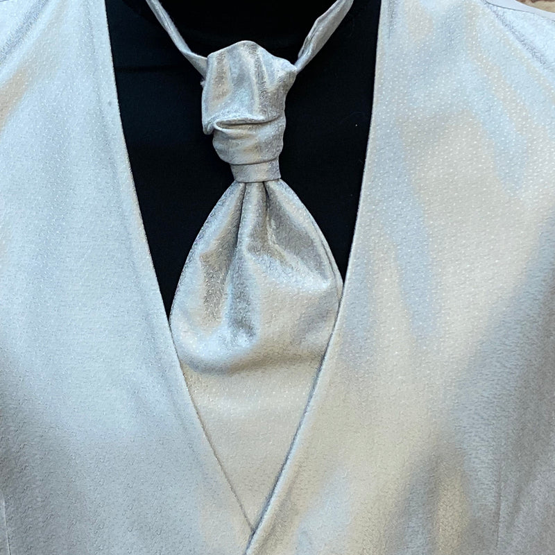 Elegante Hochzeitsweste in Elfenbein mit Plastron, Größe 54 von Wilvorst