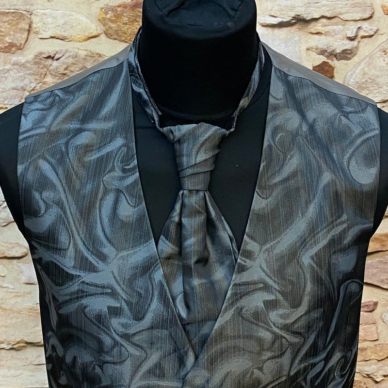 Exquisite Herrenweste in Marmorgrau mit Plastron von Wilvorst, Größe 50