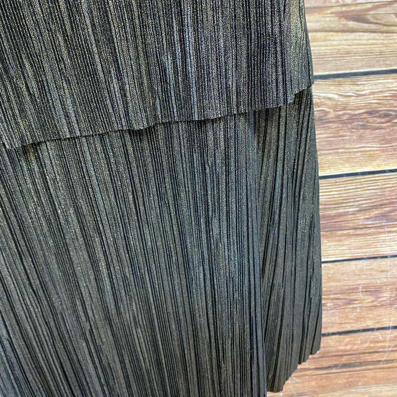 Gold‑schwarzes Metallic‑Plissé‑Kleid von Bréal – Gr. 42