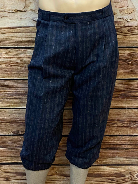 Dunkelblaue, gestreifte Woll‑Knickerbockerhose mit gerafftem Saum, Größe 50, Bund 90 cm, sehr guter Vintage‑Zustand, ungetragen.
