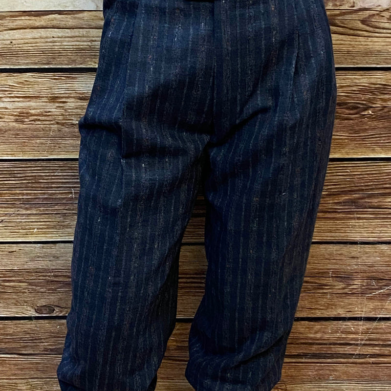 Dunkelblaue, gestreifte Woll‑Knickerbockerhose mit gerafftem Saum, Größe 50, Bund 90 cm, sehr guter Vintage‑Zustand, ungetragen.