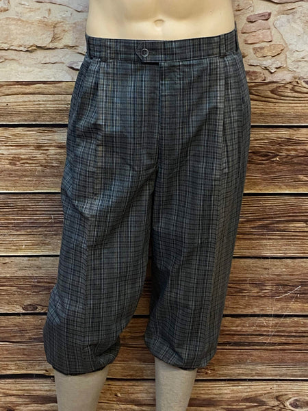 Graublau kariierte Knickerbockerhose mit elastischem Saum, Größe 52, Bundweite 98 cm, ungetragen – 20er‑Jahre‑Stil.
