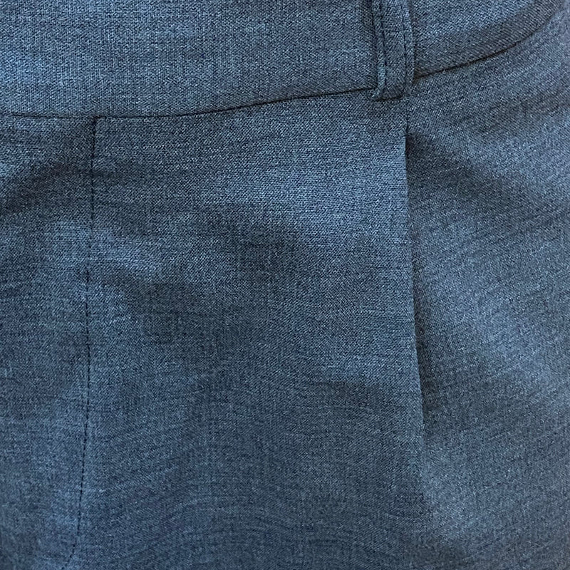 „Detailaufnahme Stoffstruktur graue Knickerbocker Herrenhose