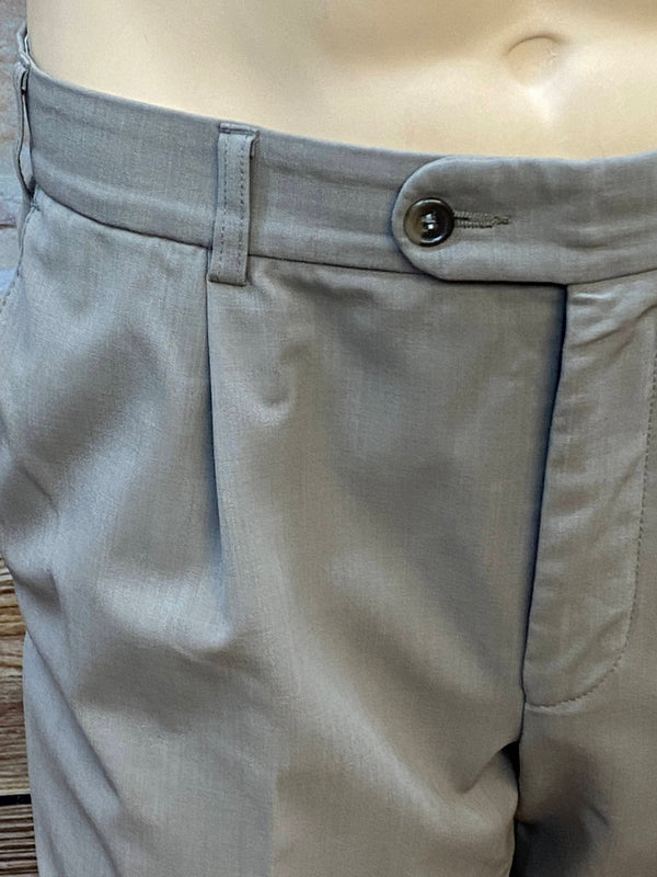 „Bund- und Verschlussdetail graue Knickerbocker Herrenhose“