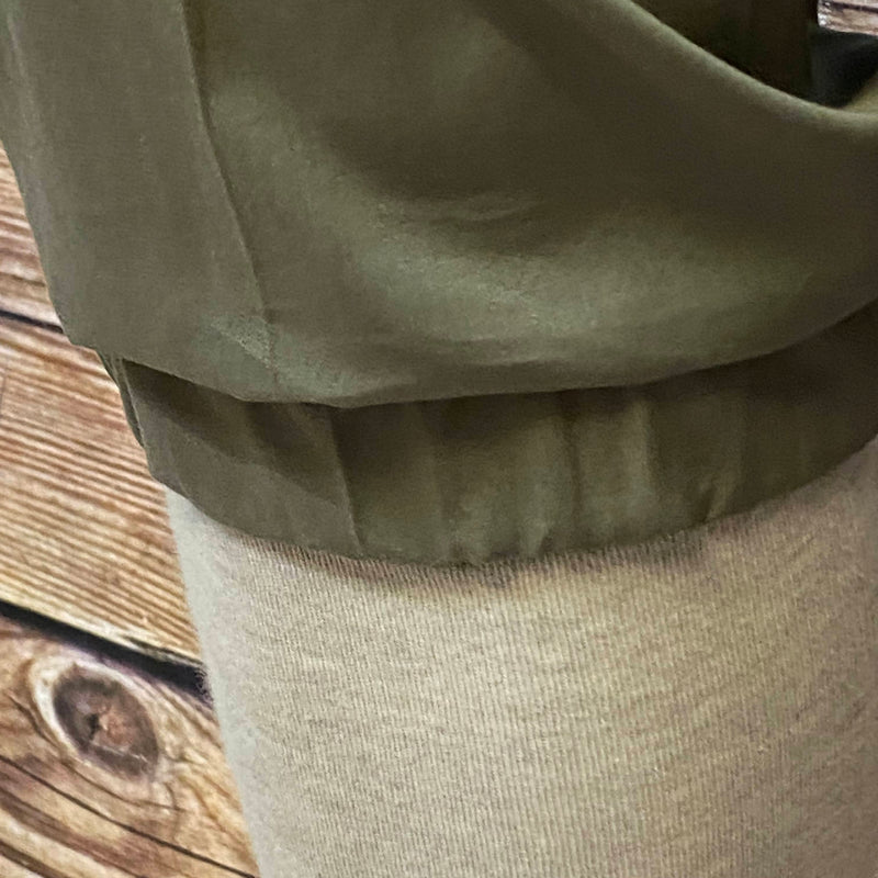 „Beinabschluss der Knickerbocker mit klassischer Raffung“