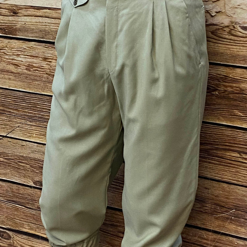 Olivgrüne Knickerbocker im 20er Jahre Stil – Perfekt für stilbewusste Herren