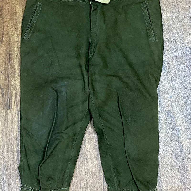 Dunkelgrüne Kniebund-Trachtenhose Herren Echtleder Vintage Bergfreund Bund 102 cm, guter Zustand, speckig