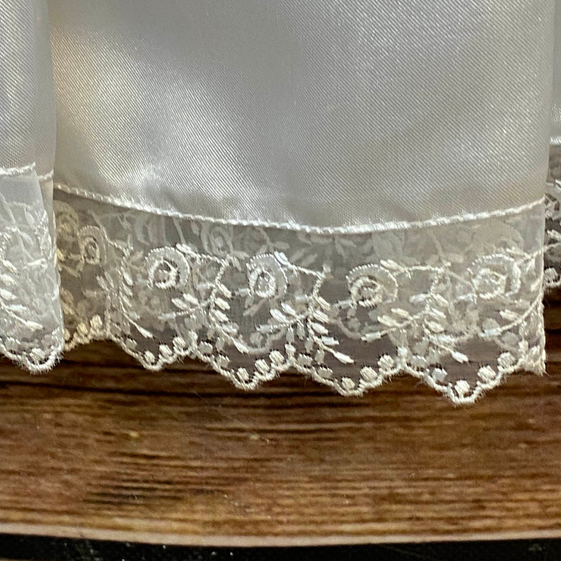 Mädchen Festkleid mit Spitze & Satinschimmer – Gr. 134