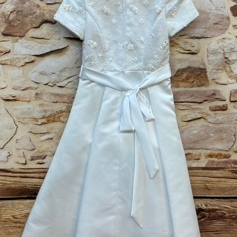Kommunionkleid weiß mit Blütenstickerei Gr. 128