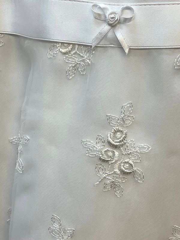 Kommunionkleid weiß mit floraler Stickerei – Gr. 146