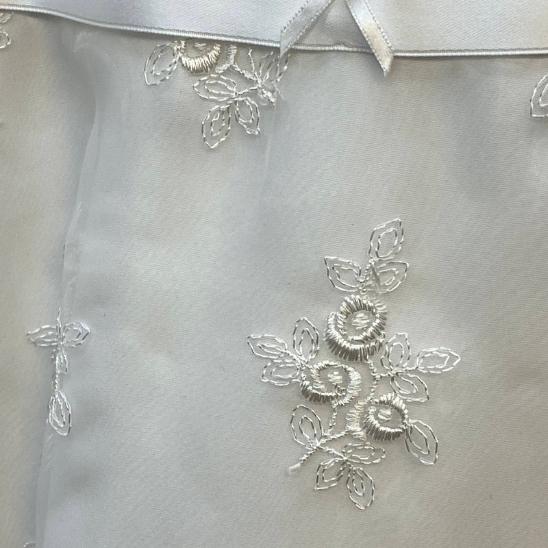 Kommunionkleid weiß mit floraler Stickerei – Gr. 146