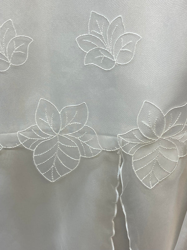 Kommunionkleid weiß mit floraler Stickerei – Gr. 152