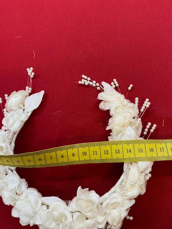 Kommunion Haarschmuck weiß mit Perlen & Blüten – Haarreif Mädchen ungetragen, Ansicht 3