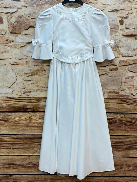 „Weißes Kommunionkleid für Mädchen mit Stickerei in Größe 134“