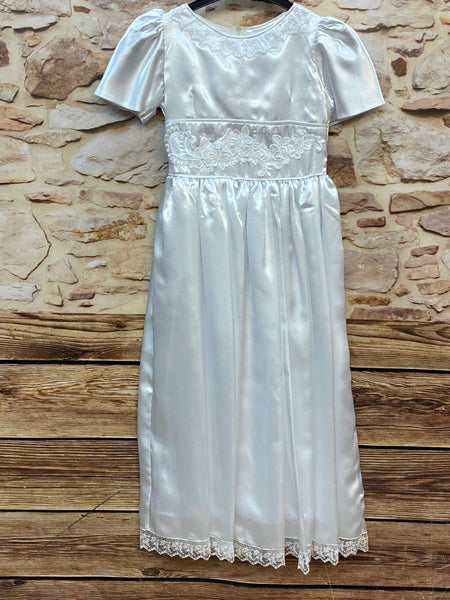 „Weißes Mädchen Festkleid mit Spitze in Größe 134“