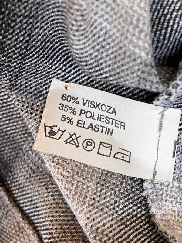 Eleganz in Karomuster: Vintage Damen-Kostüm in Größe 36 (34)