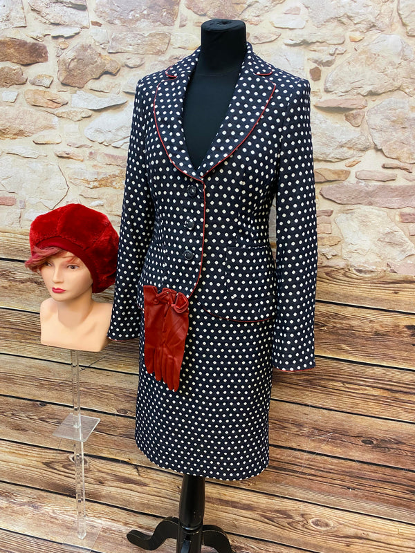 Vintage-Kostüm mit Punkten und Accessoire, Unikat