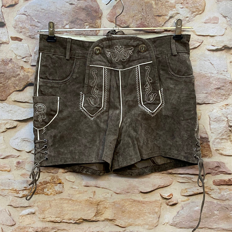 Kurze Vintage Damen Lederhose Waldschütz Größe 36 aus braunem Veloursleder mit heller Stickerei und seitlichen Schnürungen