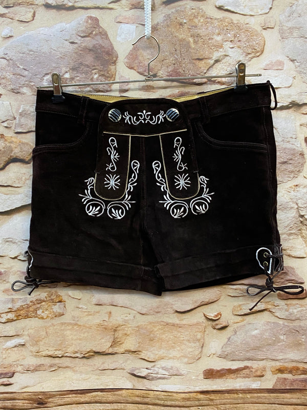 Kurze Vintage Trachten Lederhose Damen Größe L dunkelbraun aus Echtleder mit heller Stickerei und Schnürungen