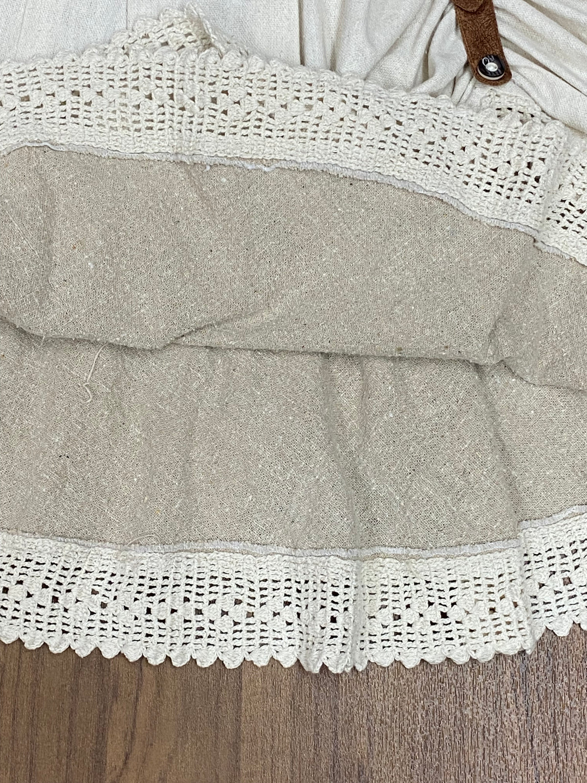 Jupe courte traditionnelle de la marque Oharivari beige/crème taille 42 vintage