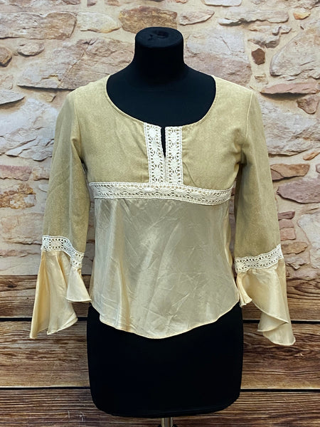 „Elegantes Landhaus Oberteil Damen in Creme mit Spitze und Trompetenärmeln“
