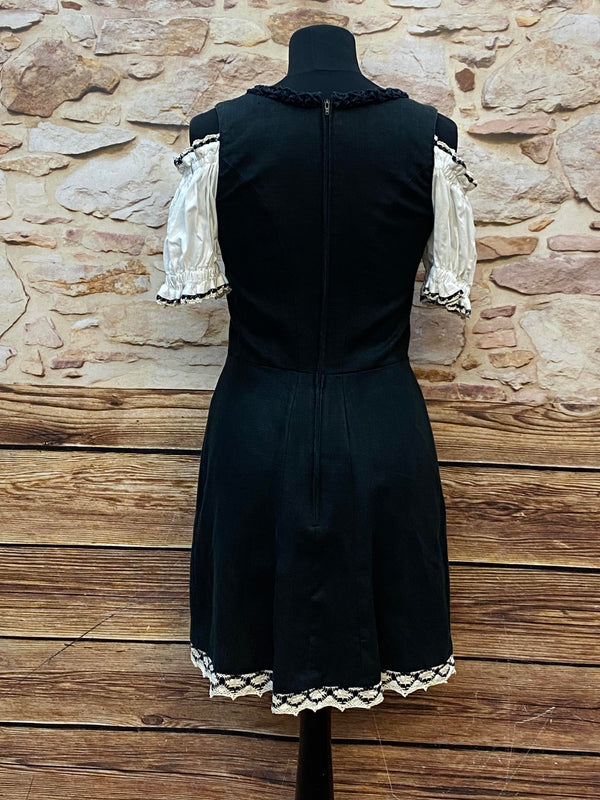Verspieltes kurzes Landhauskleid in Größe 32, Ansicht 3