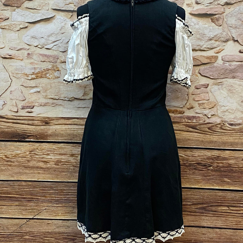 Verspieltes kurzes Landhauskleid in Größe 32, Ansicht 3
