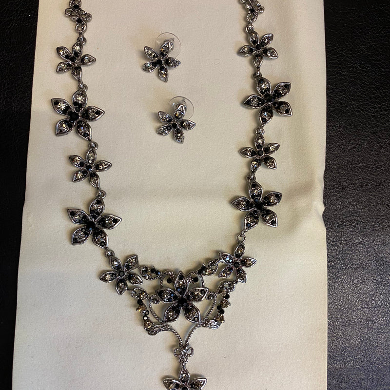 Elegantes Vintage-Collier mit Ohrsteckern von Langani
