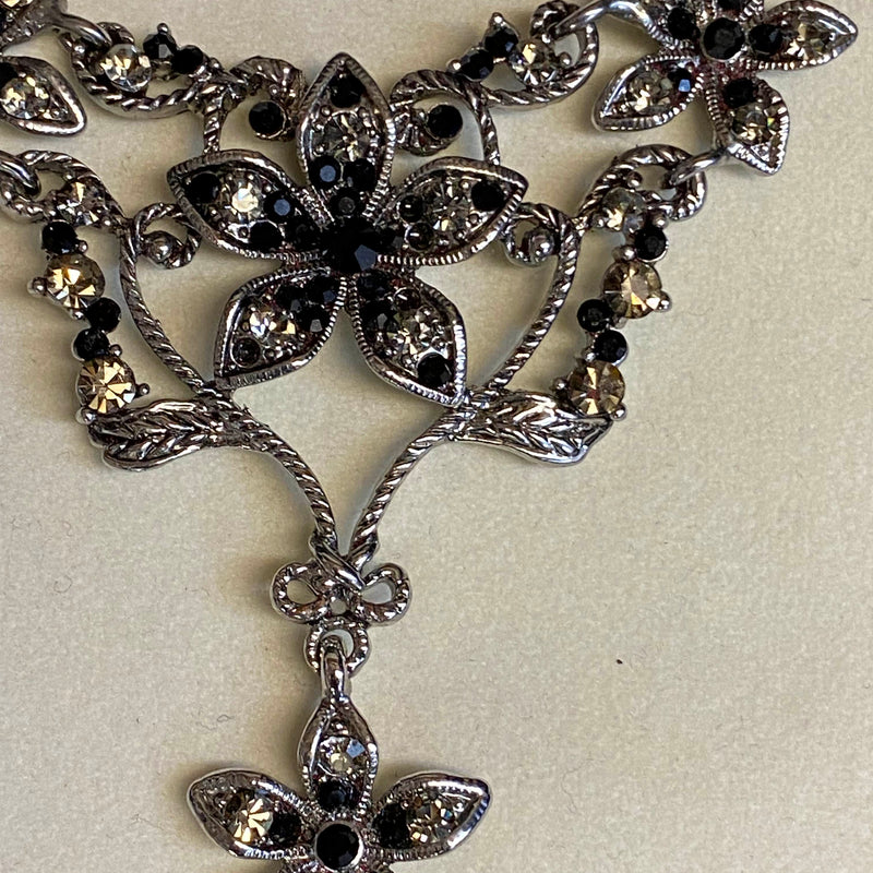 Elegantes Vintage-Collier mit Ohrsteckern von Langani