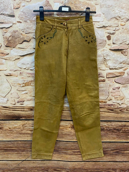 „Lange Damen Lederhose Gr. 36 von Marianne Seyfer aus echtem Leder mit floraler Edelweiß Stickerei“