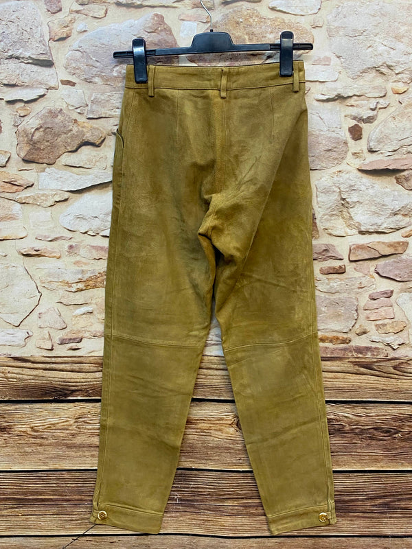 „Braune Trachtenlederhose Damen lang aus Echtleder mit Stickerei und Satinfutter“