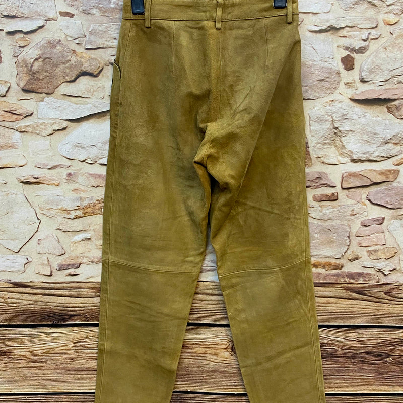 „Braune Trachtenlederhose Damen lang aus Echtleder mit Stickerei und Satinfutter“
