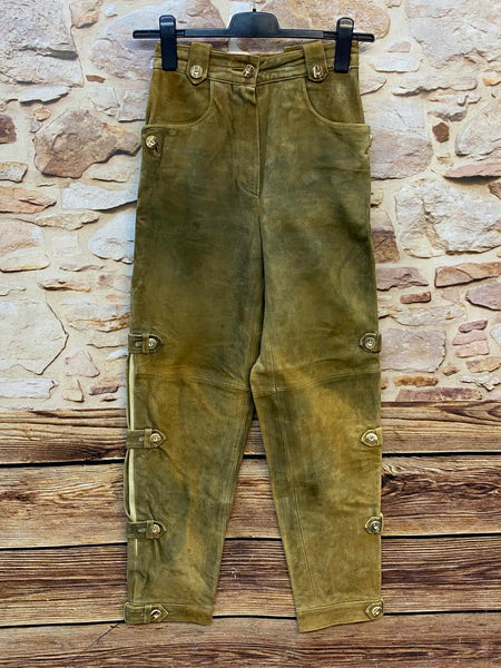 „Lange Damen Lederhose Gr. 36 von Kaiser Franz Josef Trachten in Olivbraun mit dekorativen Knöpfen“