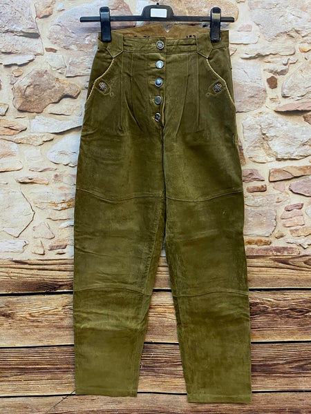 „Lange olivgrüne Damen Lederhose Gr. 36 aus 100 Prozent echtem Leder mit dekorativen Metallknöpfen“