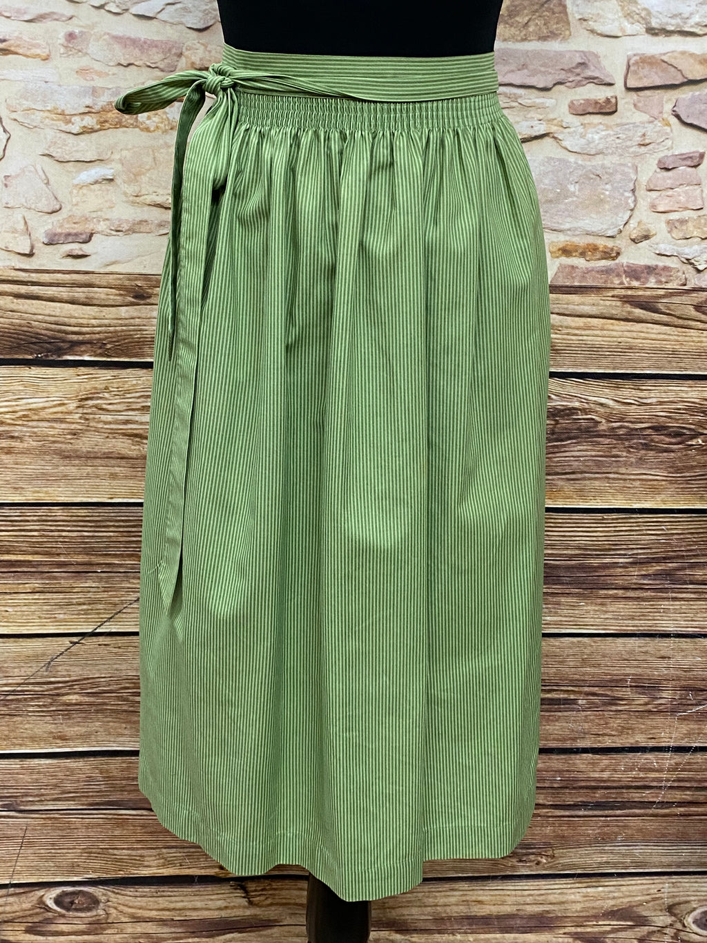 Mittellange Vintage Dirndl-Schürze für Trachtenkleid in grün gemustert 76 cm