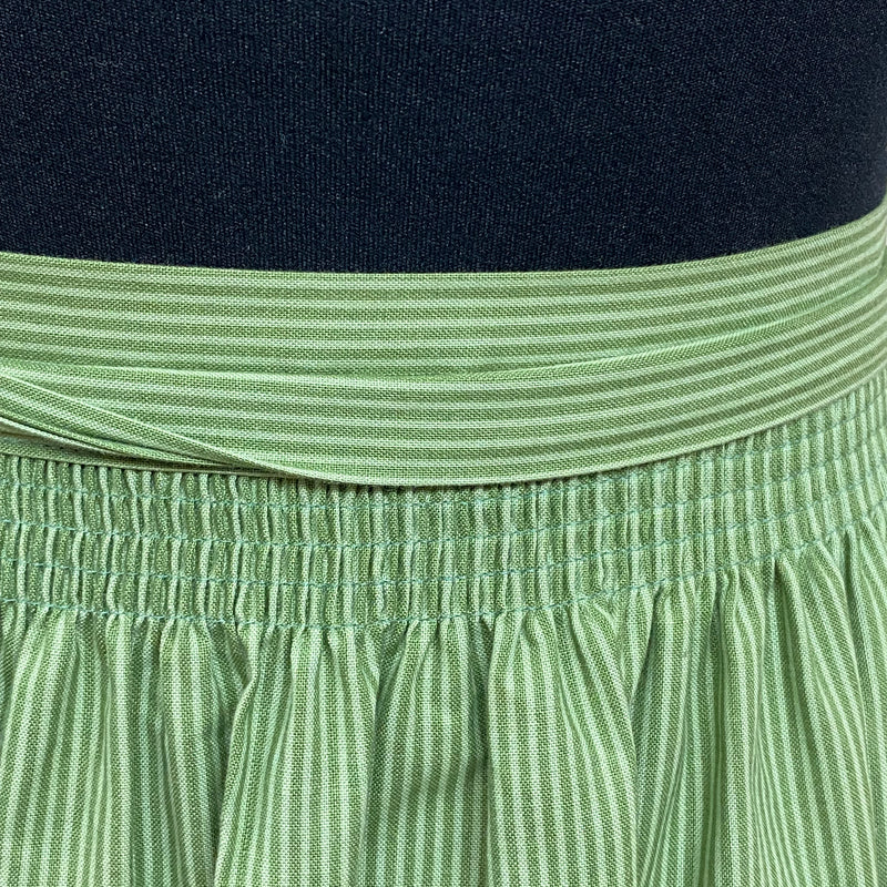 Vintage Dirndl-Schürze für Trachtenkleid in grün gemustert 76 cm