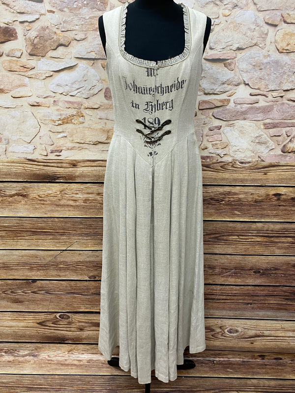 Langes Feelings Landhauskleid Gr. 38 in Natur und Beige mit Schriftprint, Lederriemen-Schnürung und langem Rock. Hochwertiges Secondhand-Einzelstück.